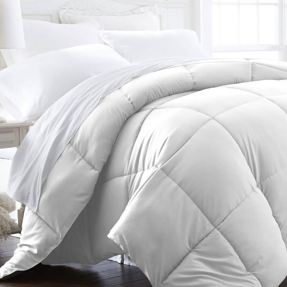 All-Season Down Alternative Hypoallergenic Comforter Bedding King/Cal King White - DailySale