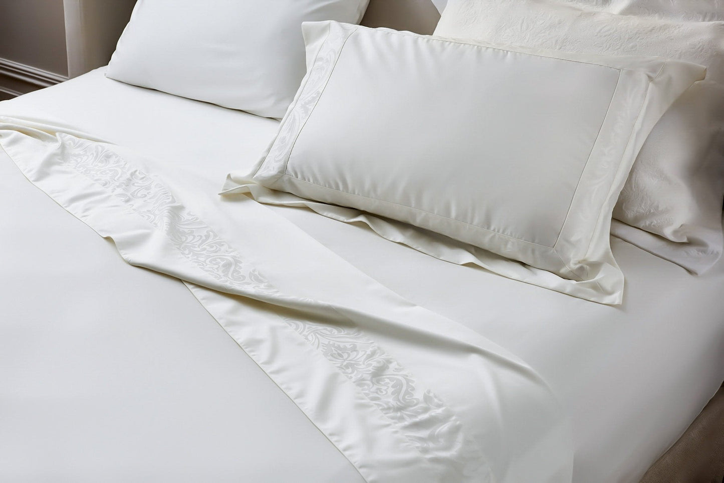 Off-White Flat Sheet Set